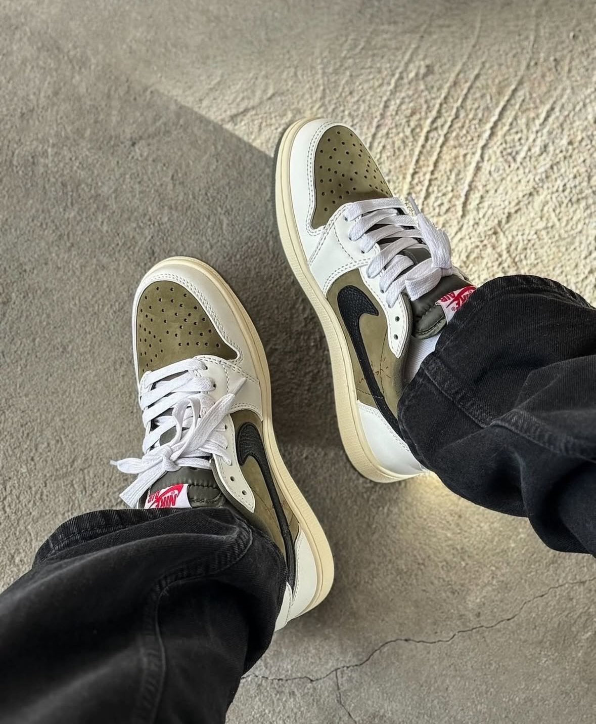 TRAVIS SCOTT x AIR JORDAN 1 LOW OG "MEDIUM OLIVE'